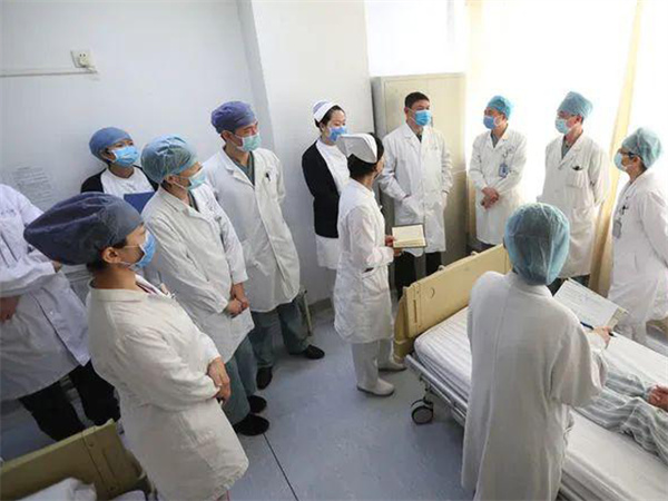 北京现在助孕费用 2023北京三代试管医院排行榜，北京三医院既然排名第二 ‘胎